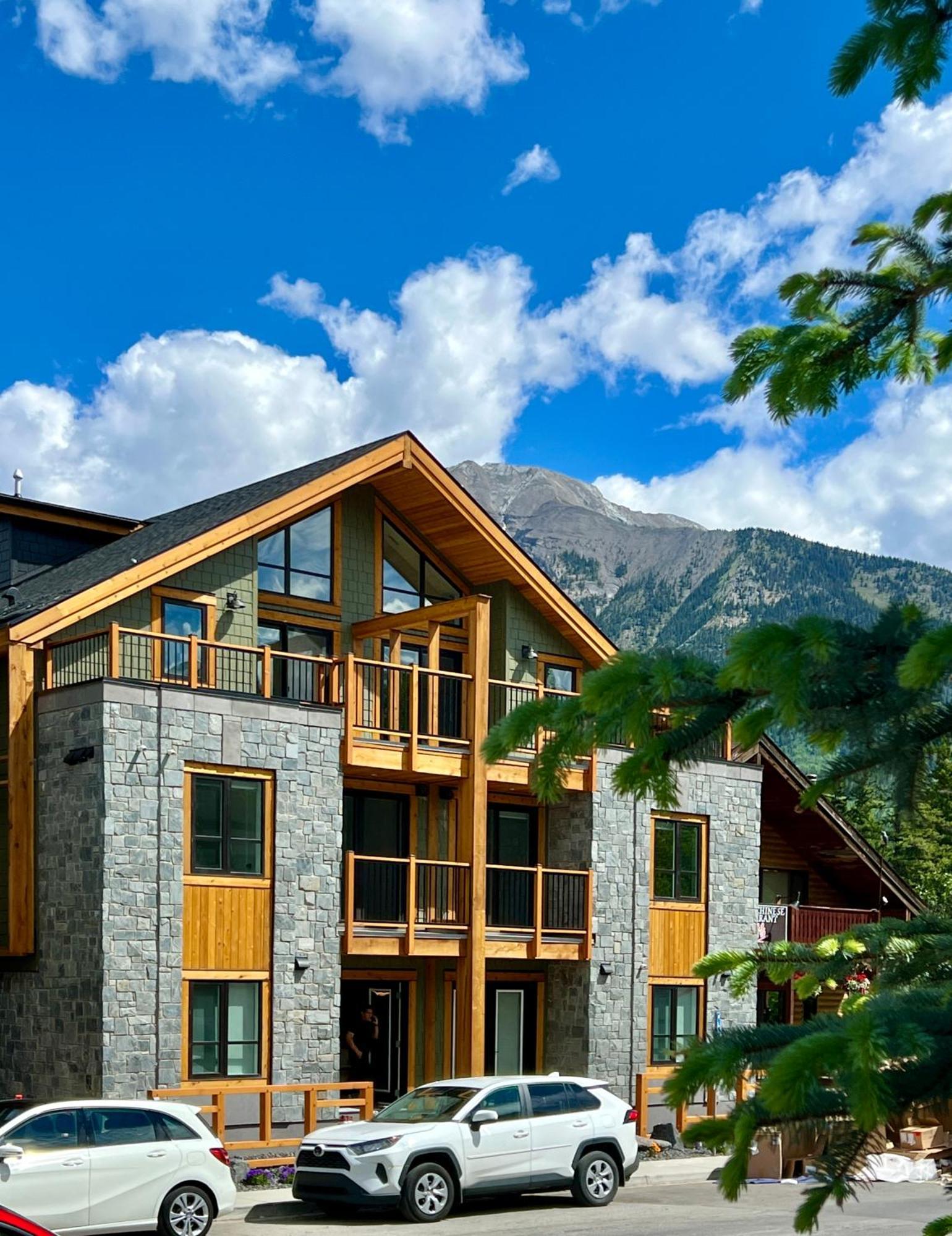 Апартаменты Special! New Downtown Mtn View Free Parking 2B&2B Канмор Экстерьер фото