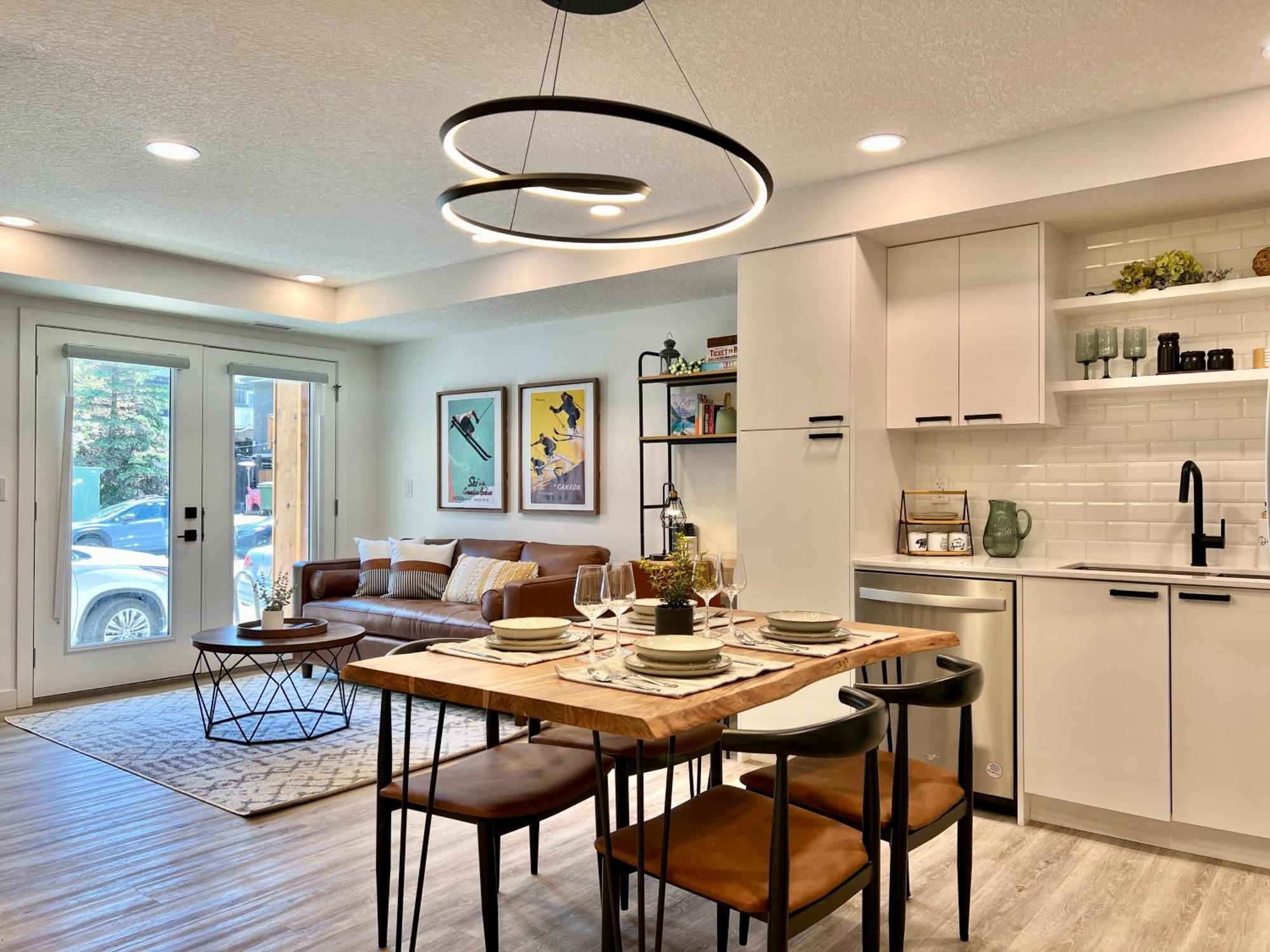 Апартаменты Special! New Downtown Mtn View Free Parking 2B&2B Канмор Экстерьер фото